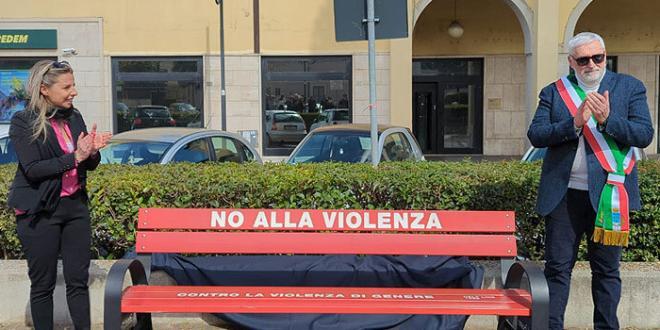 panchina rossa violenza donne Aprilia