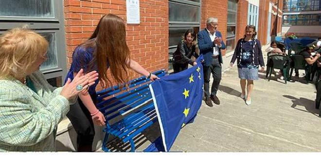 Giornata dell’Europa: Inaugurata panchina presso l’Istituto “Rita Levi Montalcini” di Sabaudia